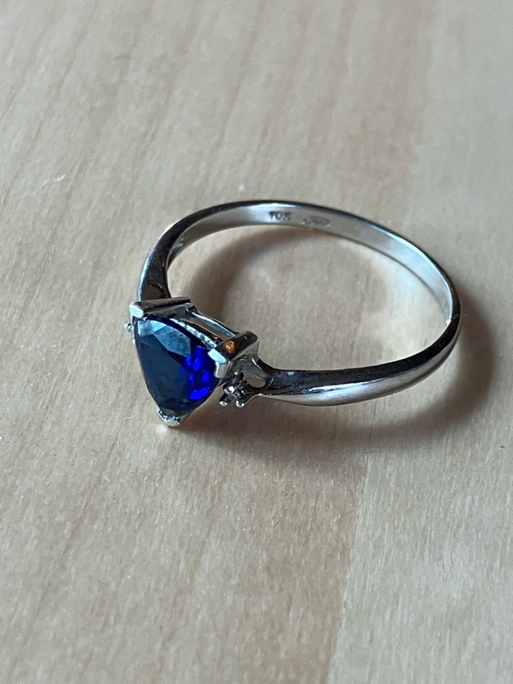 10k white gold with Sapphire sz 7